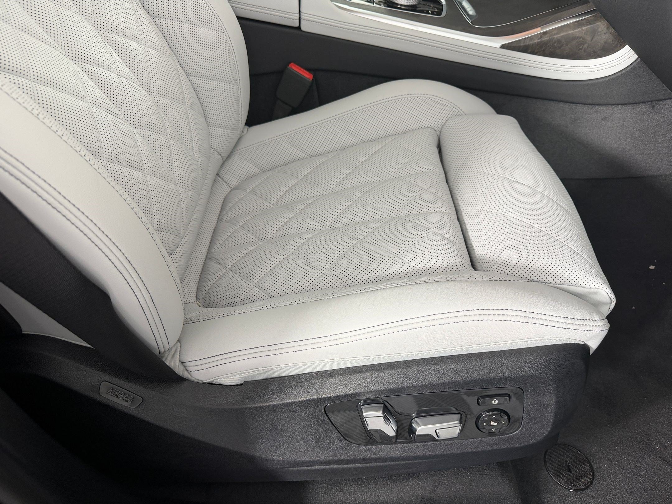 Used 2027 BMW X7 xDrive40i AWD/4WD image 33
