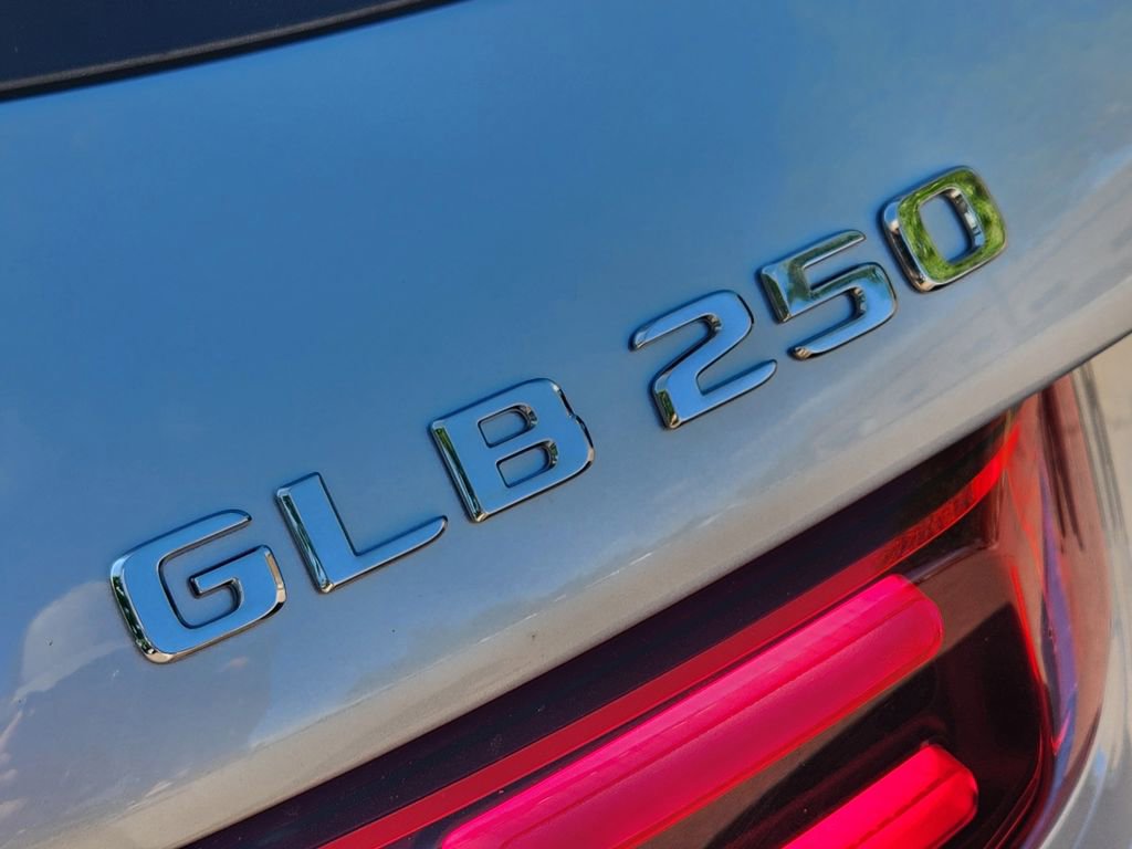 New 2025 Mercedes-Benz GLB 250 4MATIC image 11