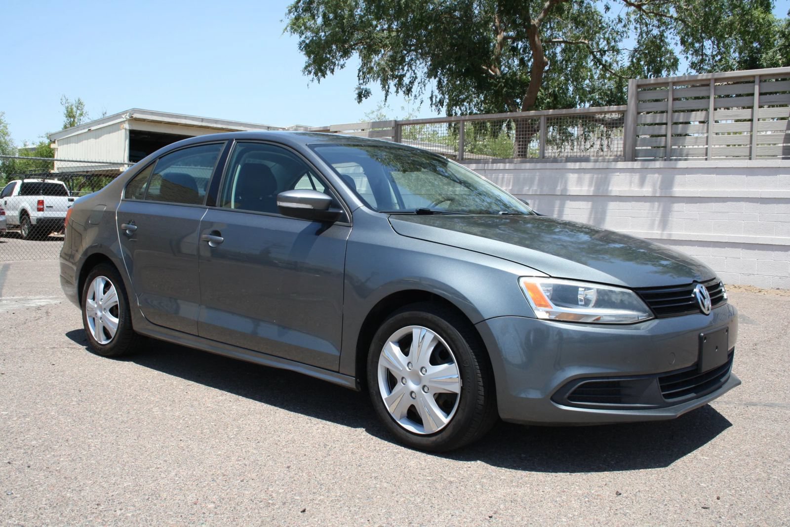 Used 2014 Volkswagen Jetta SE FWD image 2