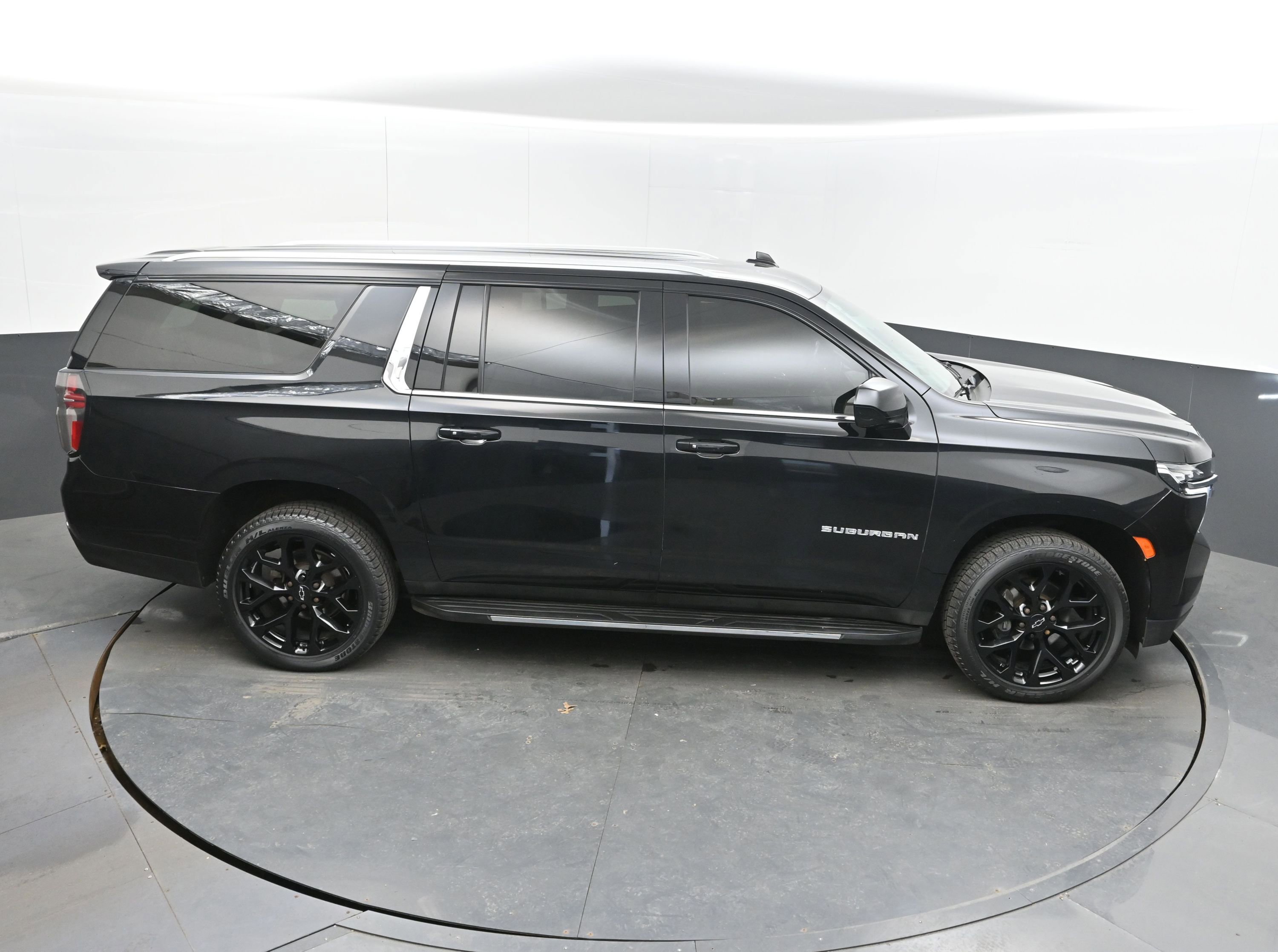 Used 2021 Chevrolet Suburban LT image 38
