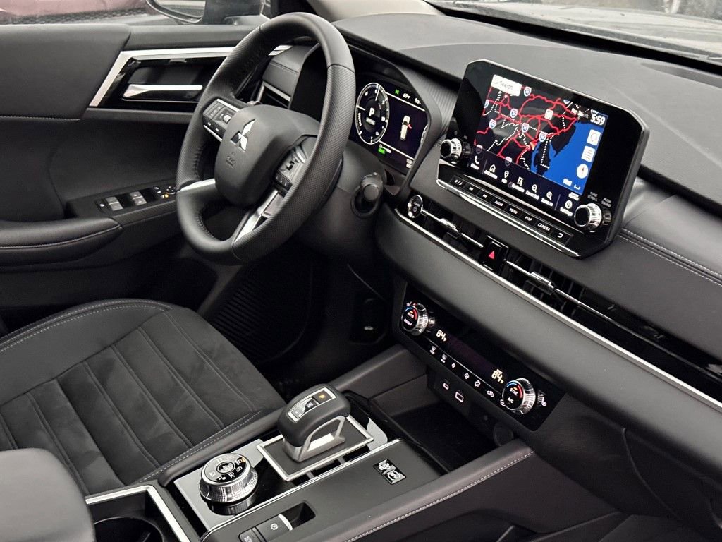 New 2025 Mitsubishi Outlander SE image 9