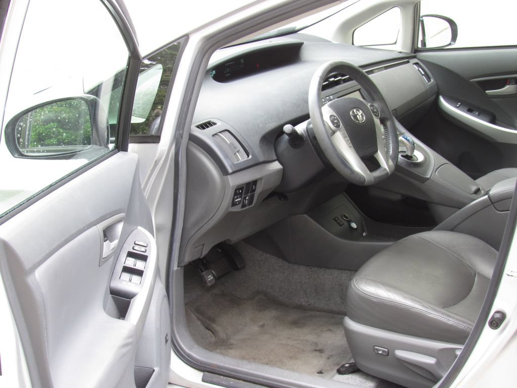 Used 2010 Toyota Prius Four w/ Solar Roof Pkg FWD image 9