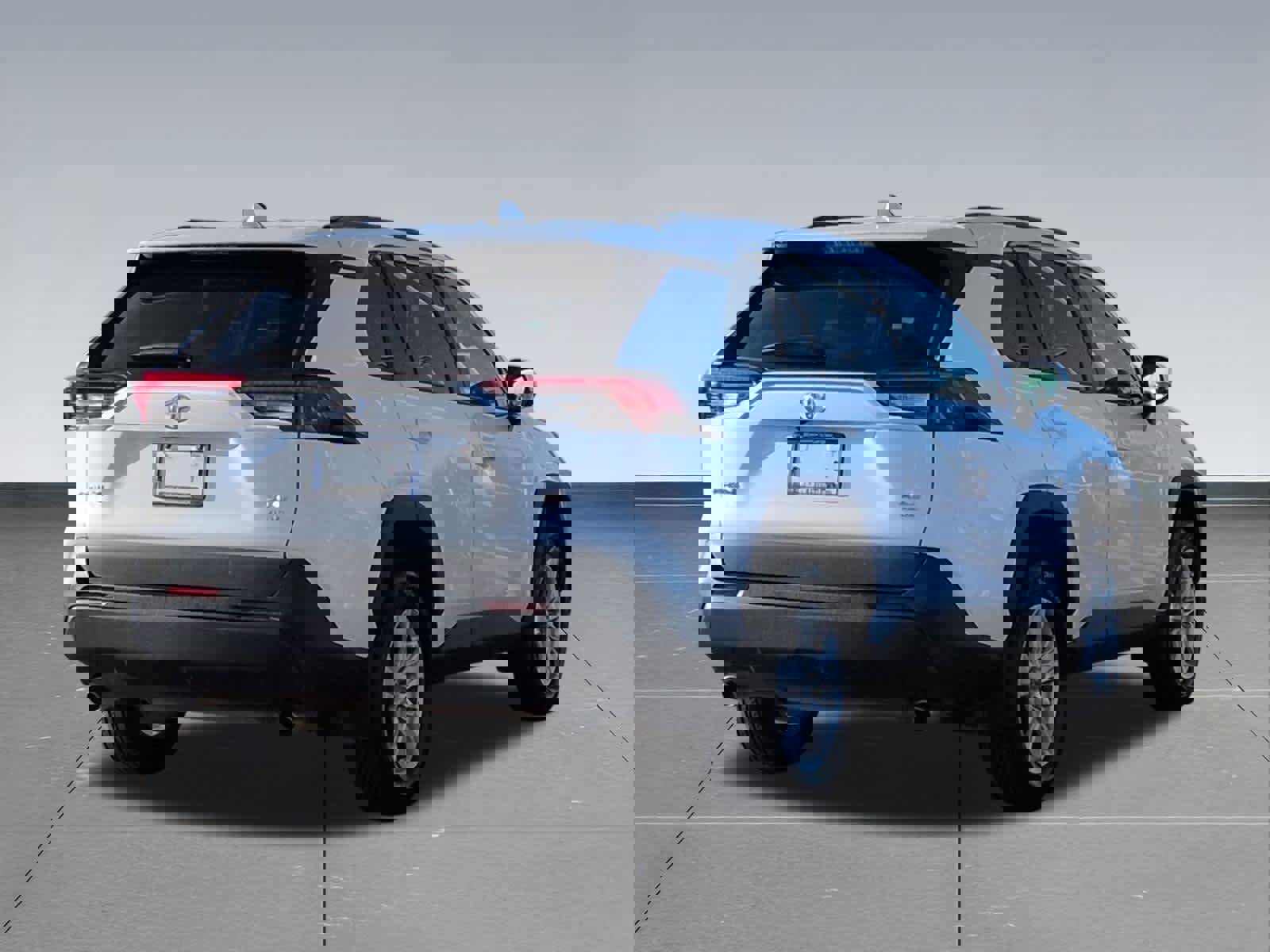 Used 2019 Toyota RAV4 XLE w/ All Weather Liner Package image 6