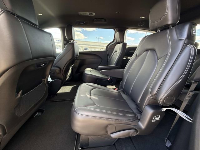 New 2026 Chrysler Pacifica Select FWD image 20