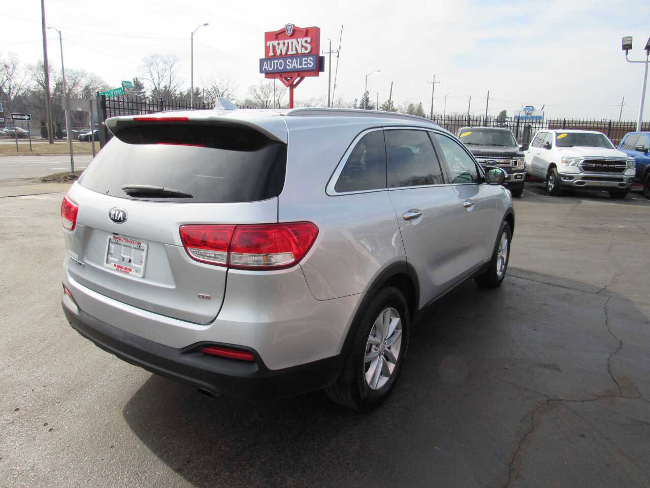 Used 2016 Kia Sorento LX w/ LX Convenience Package image 4