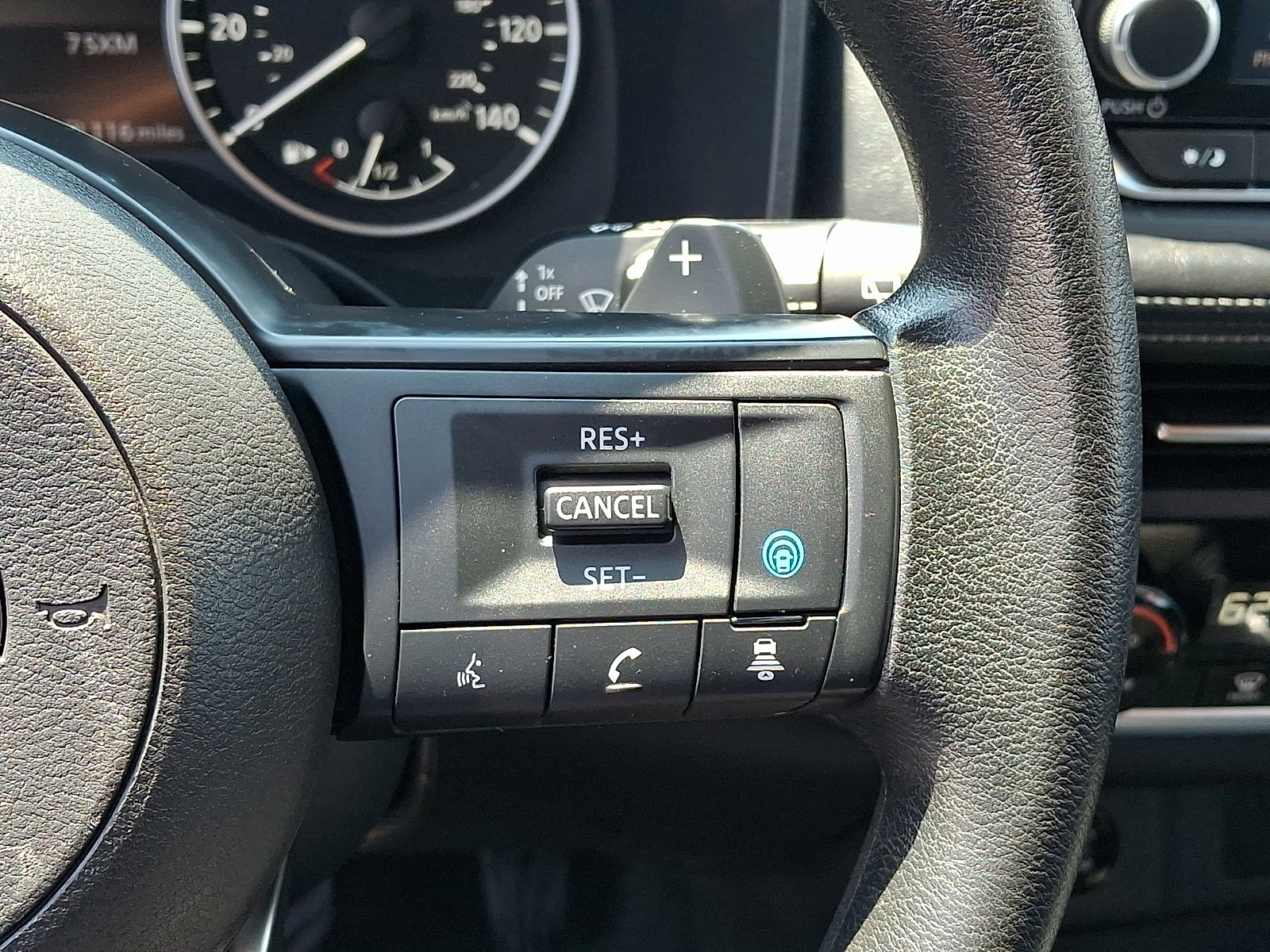 Used 2024 Nissan Rogue SV AWD/4WD image 23