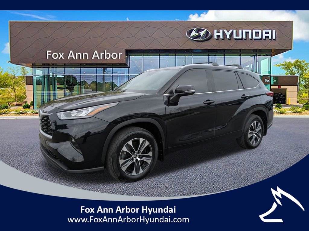 Used 2020 Toyota Highlander XLE AWD/4WD image 1