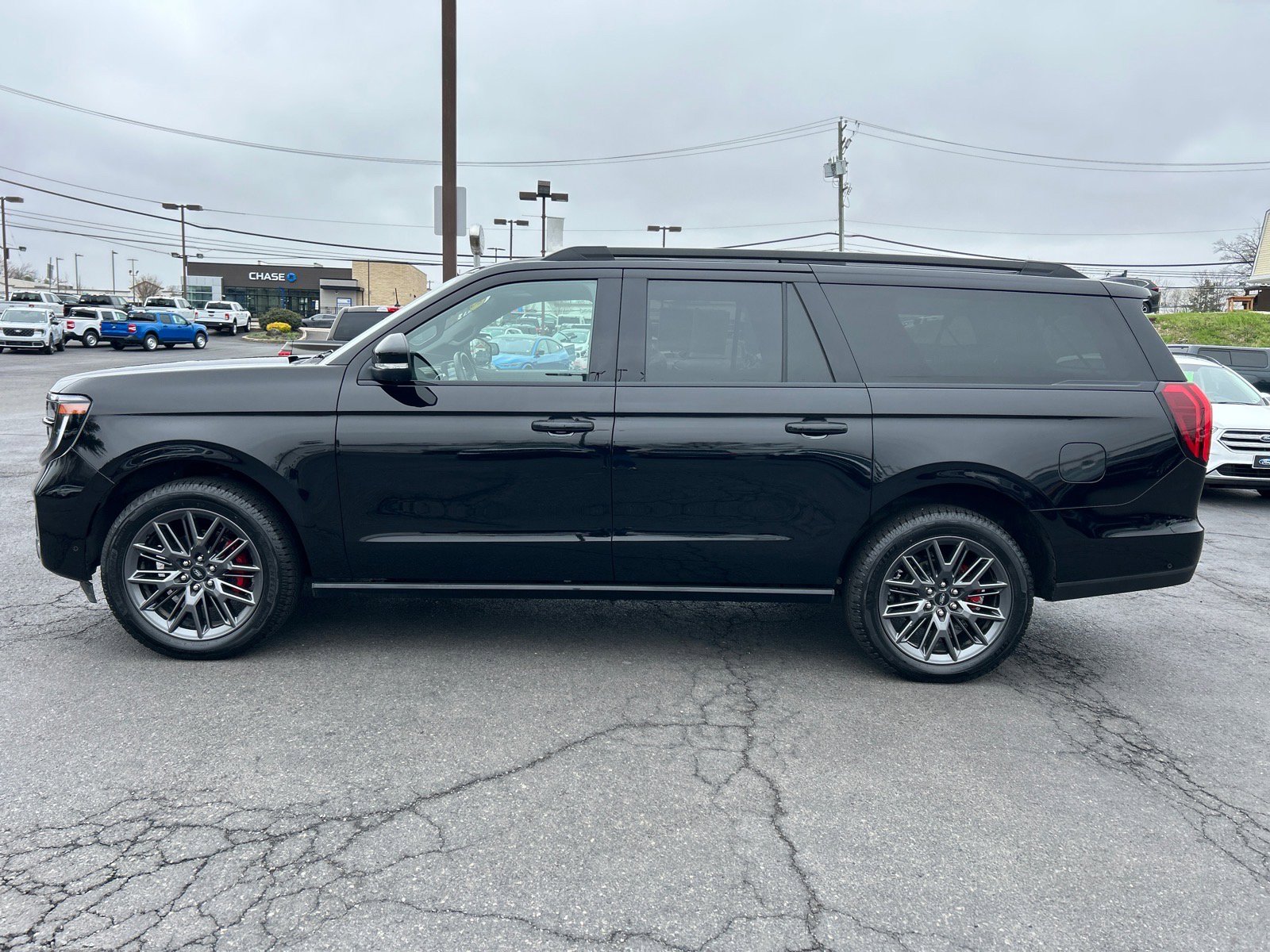 Certified 2025 Ford Expedition Max Platinum w/ Stealth Performance Package image 5