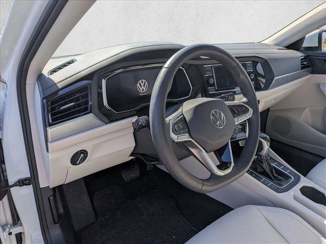 Used 2024 Volkswagen Jetta SE image 9