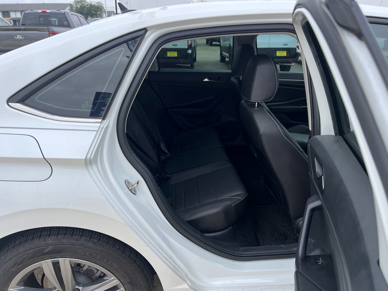 Used 2023 Volkswagen Jetta SE FWD image 11