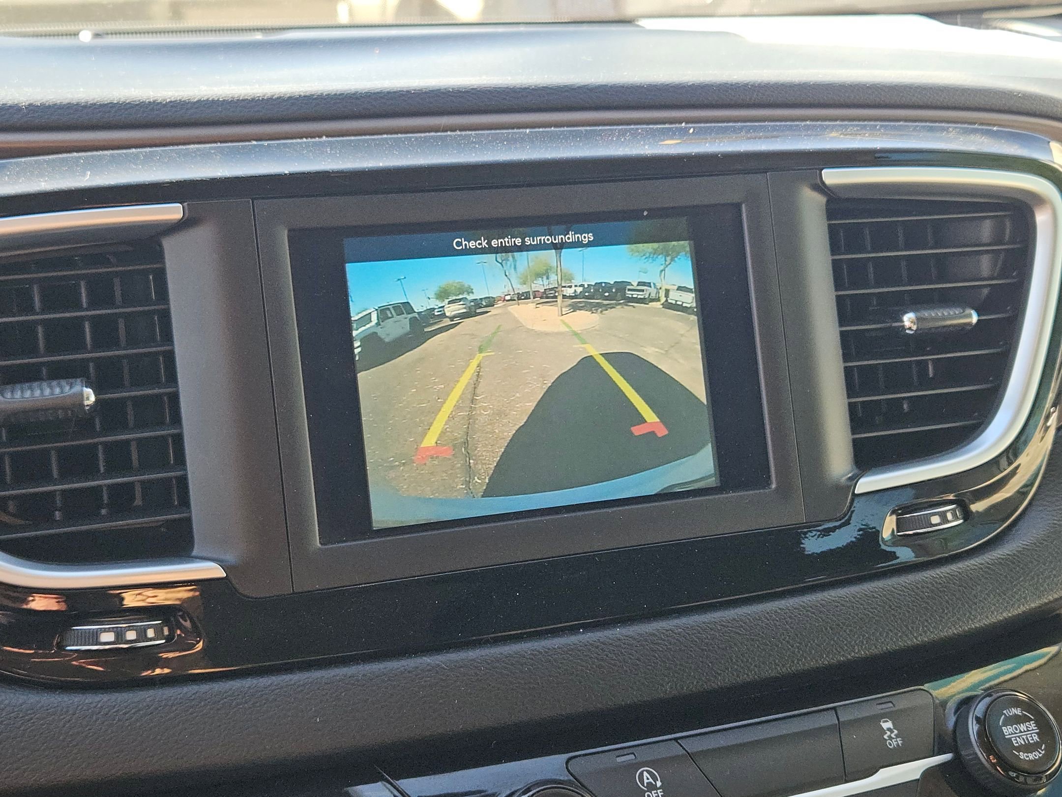 Used 2021 Chrysler Voyager LX image 14