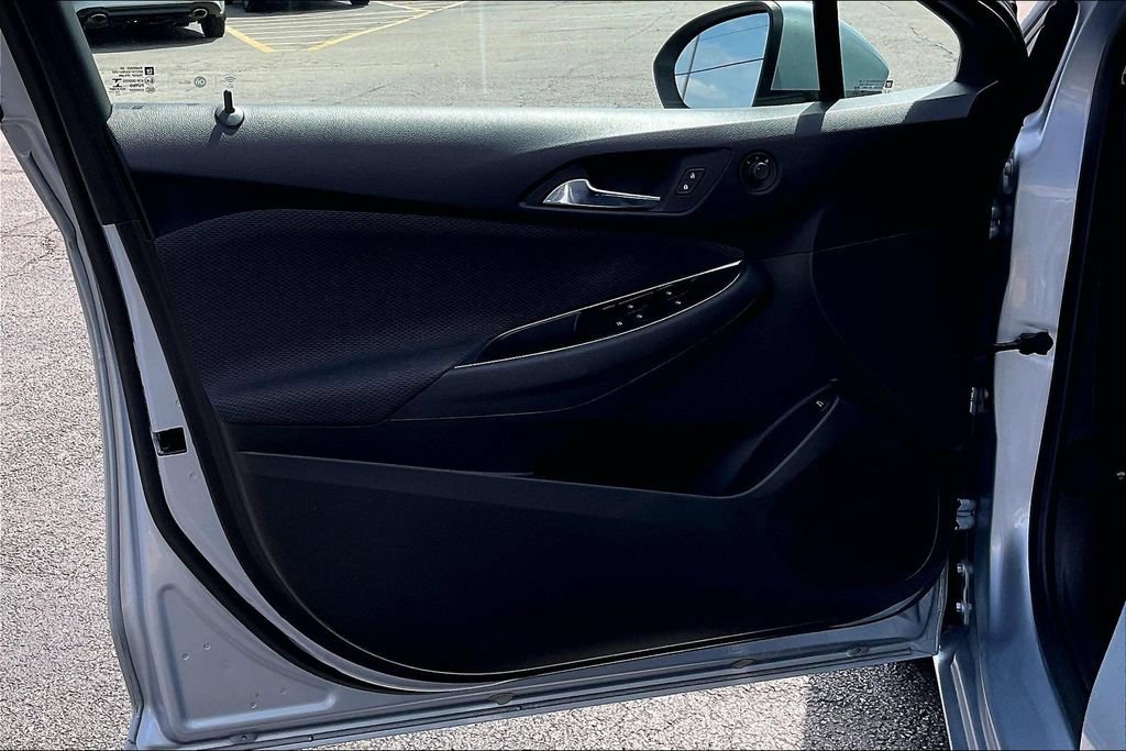 Used 2017 Chevrolet Cruze LS FWD image 26