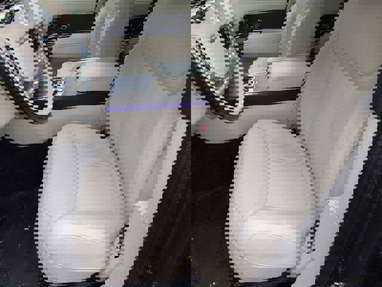 Certified 2023 Land Rover Range Rover SE image 16