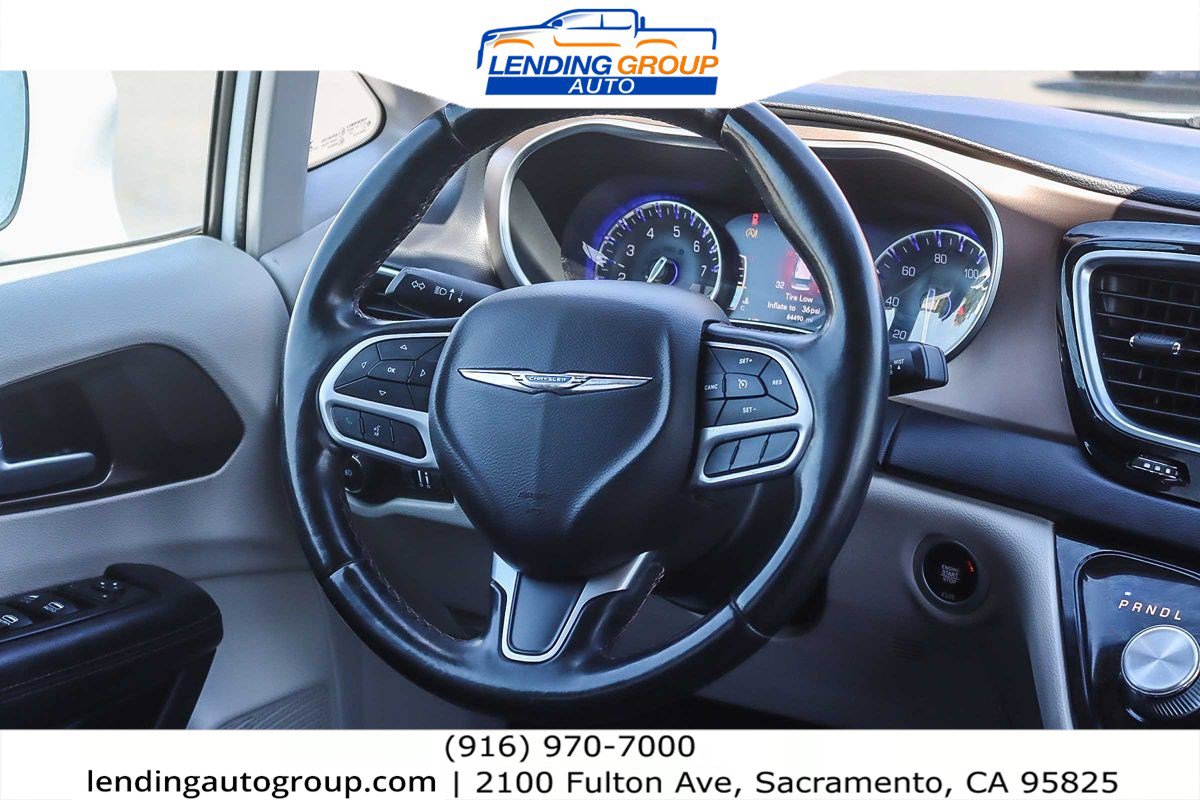 Used 2018 Chrysler Pacifica Touring-L Plus image 13