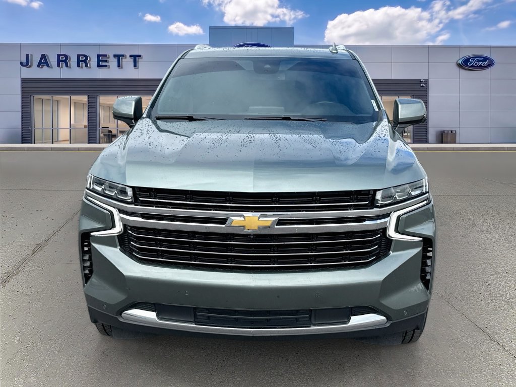 Used 2024 Chevrolet Suburban LT w/ Luxury Package RWD image 2