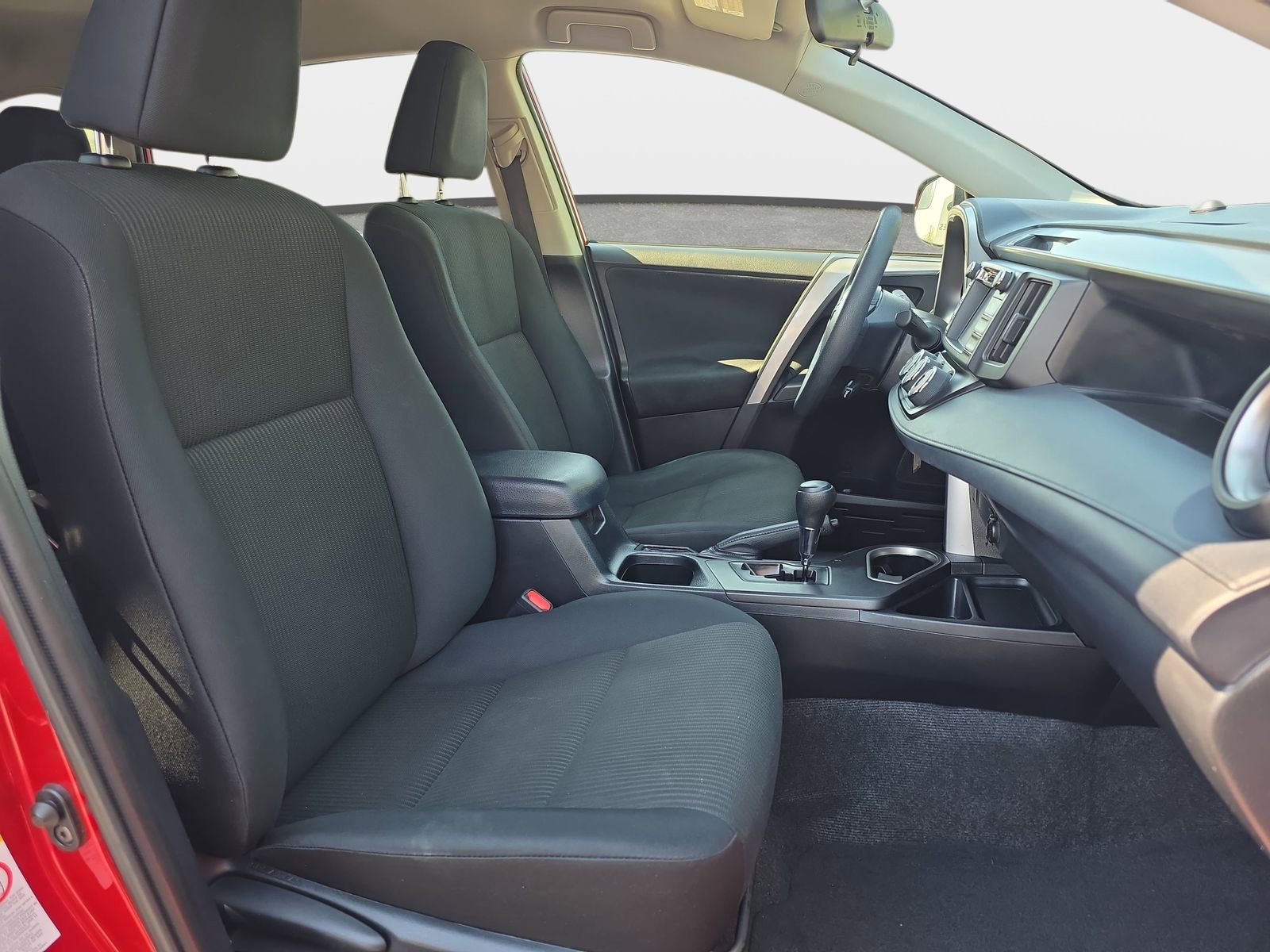 Used 2016 Toyota RAV4 LE image 10