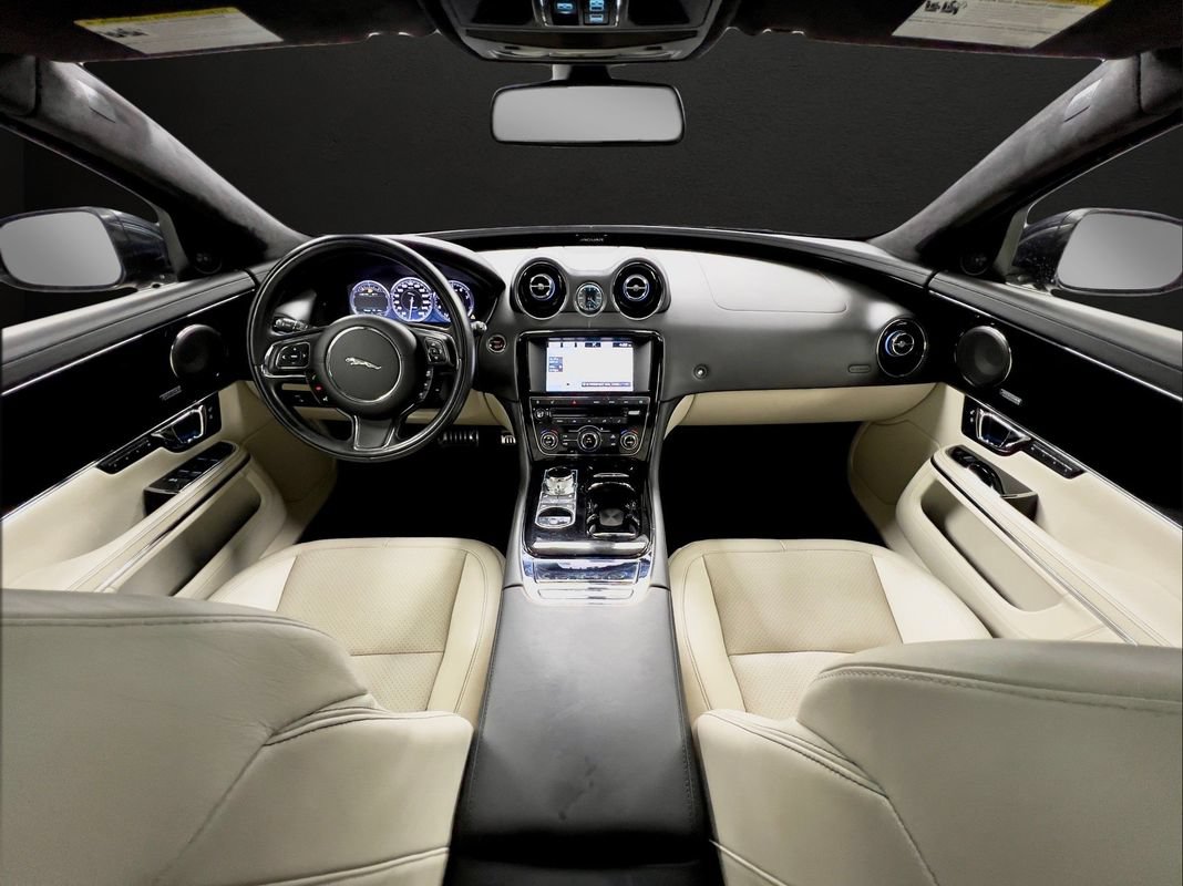 Used 2015 Jaguar XJ AWD/4WD image 17
