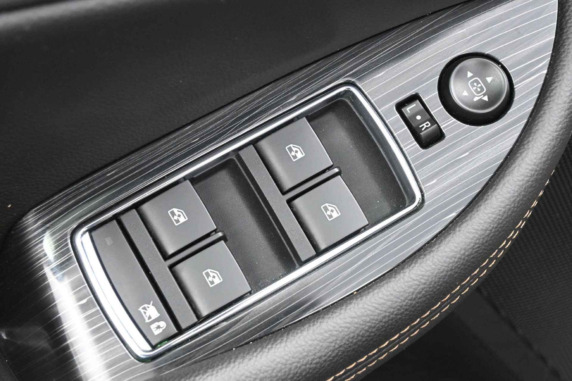 Used 2017 Chevrolet Impala LT FWD image 23