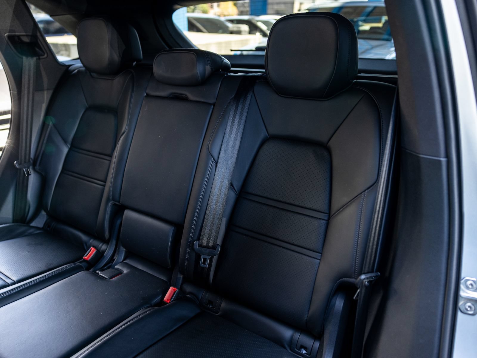 Certified 2023 Porsche Cayenne w/ Premium Package AWD/4WD image 30