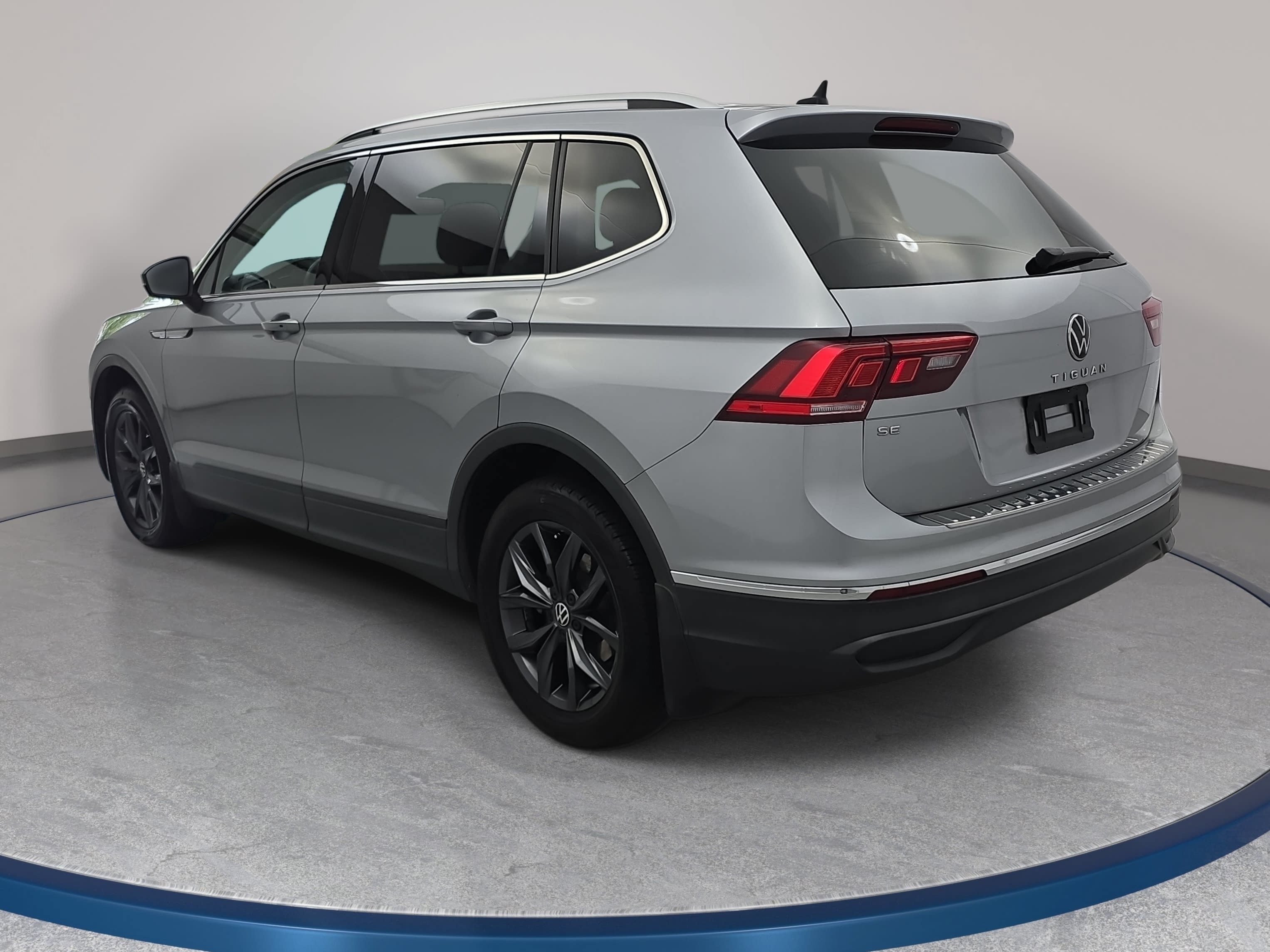 Used 2023 Volkswagen Tiguan SE FWD image 7