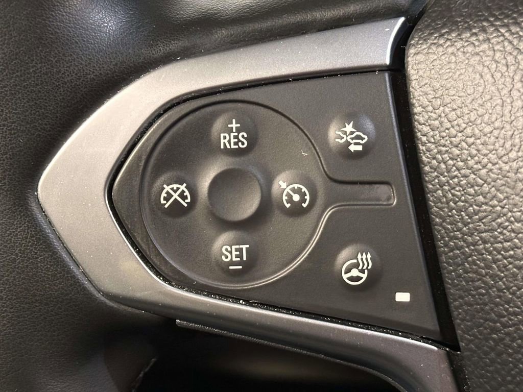 Used 2023 Chevrolet Traverse LT image 23