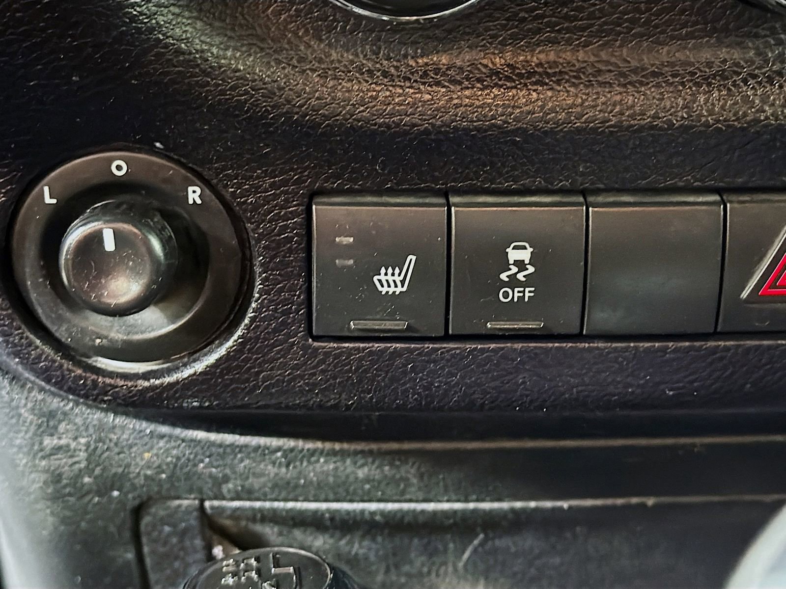 Used 2017 Jeep Wrangler Unlimited Sahara w/ Connectivity Group image 19