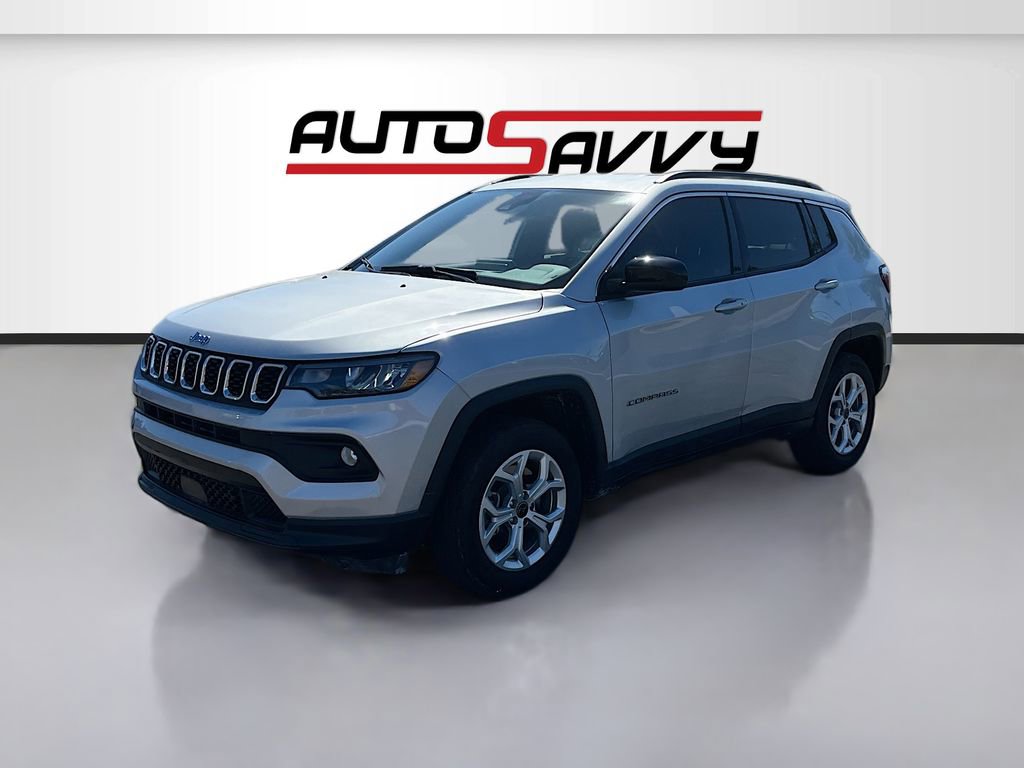 Used 2025 Jeep Compass Latitude image 3