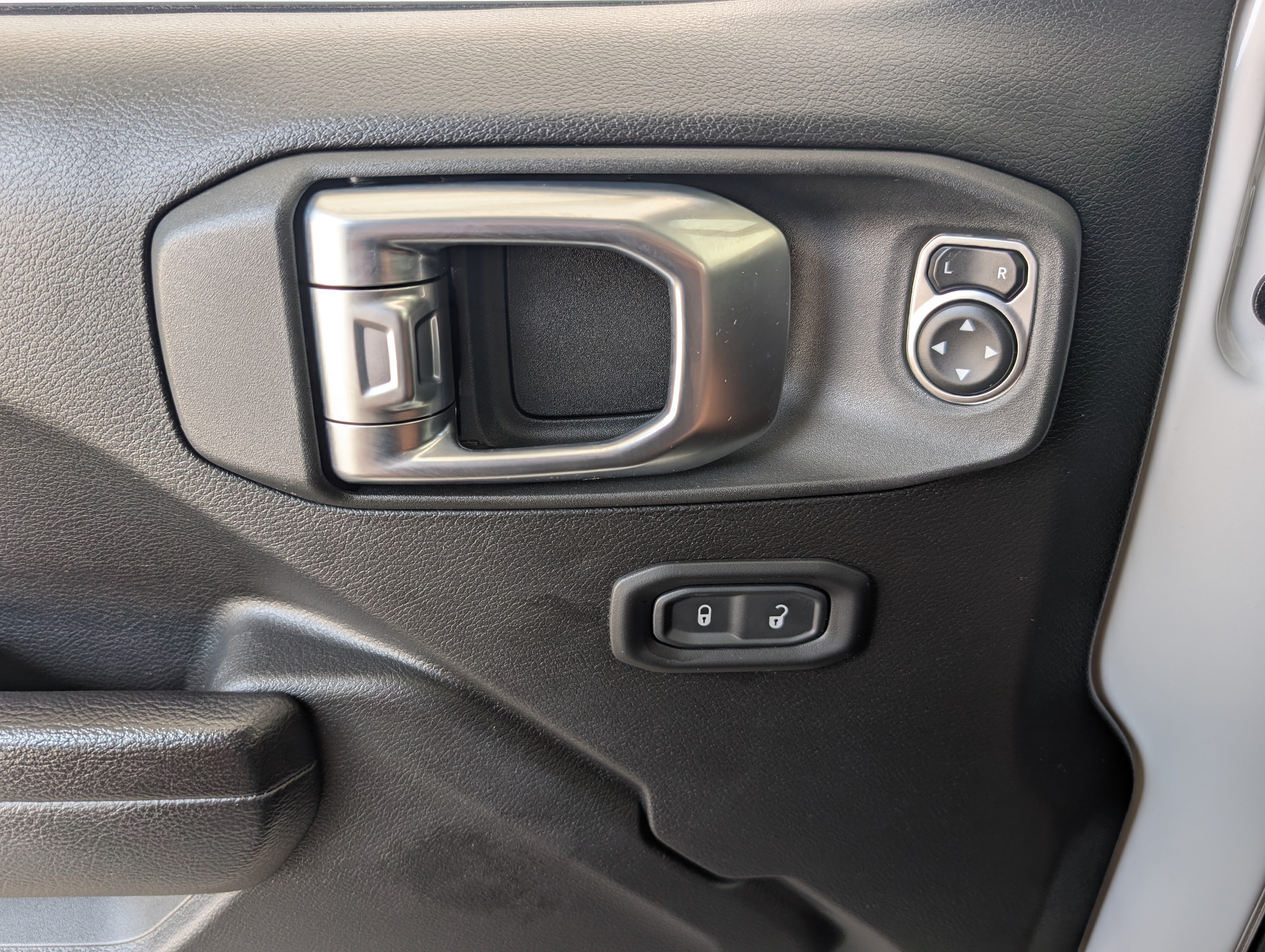 Used 2023 Jeep Wrangler Unlimited w/ 8.4" Radio Group AWD/4WD image 15