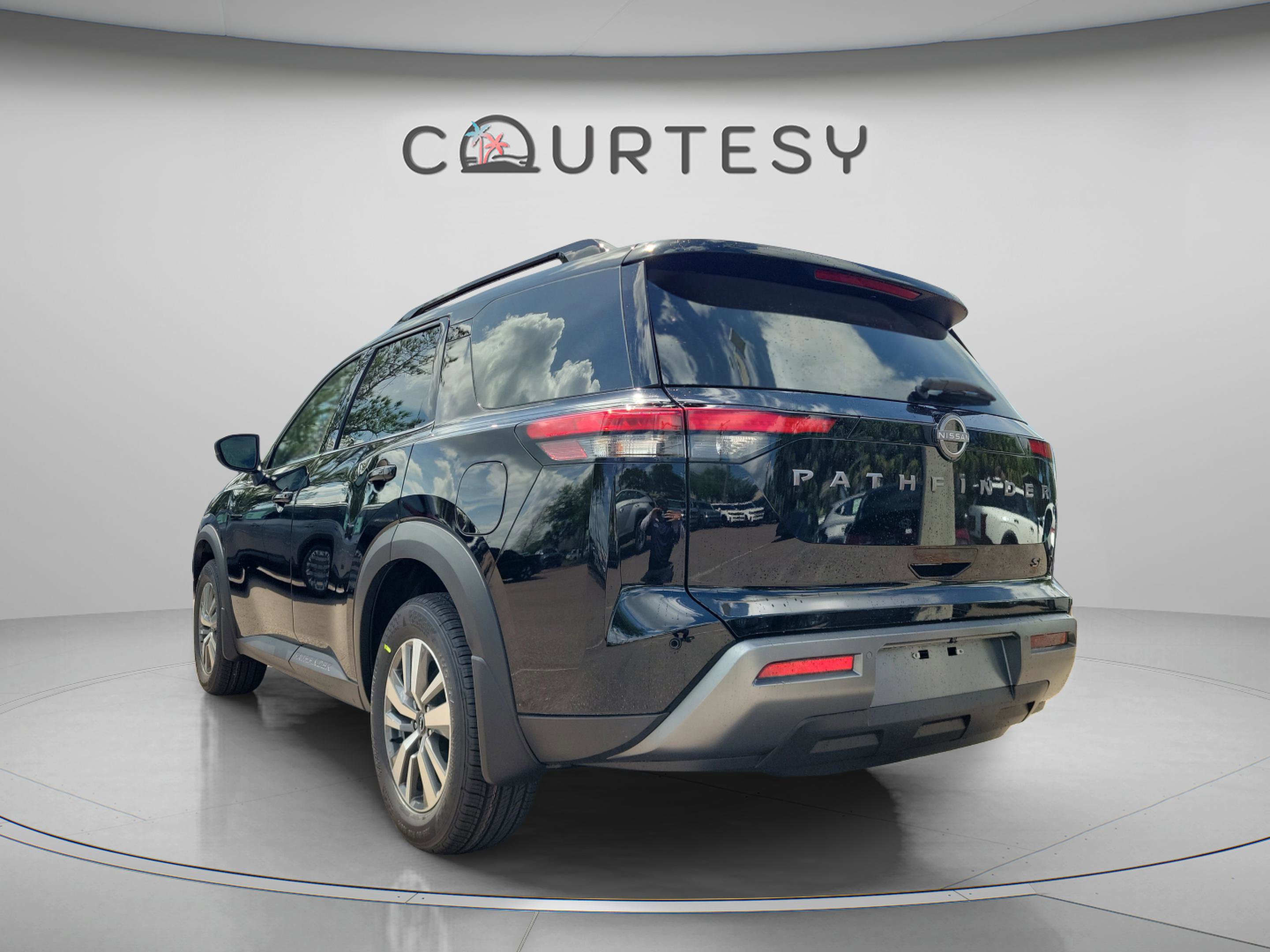 New 2026 Nissan Pathfinder SL image 2