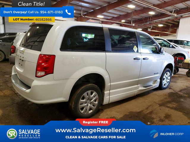 Used 2019 Dodge Grand Caravan SE image 4