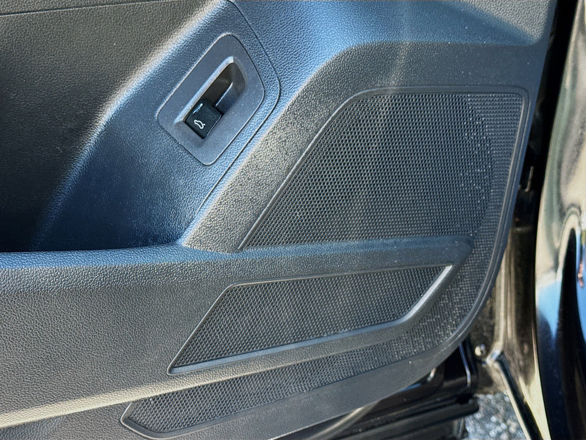 Used 2023 Volkswagen Atlas SE w/ Black Wheel Package image 24