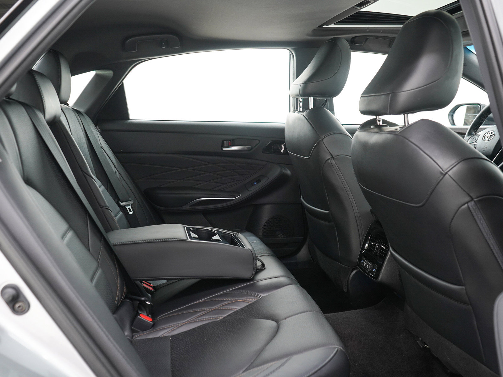 Used 2021 Toyota Avalon Limited w/ Advanced Safety Package FWD image 12