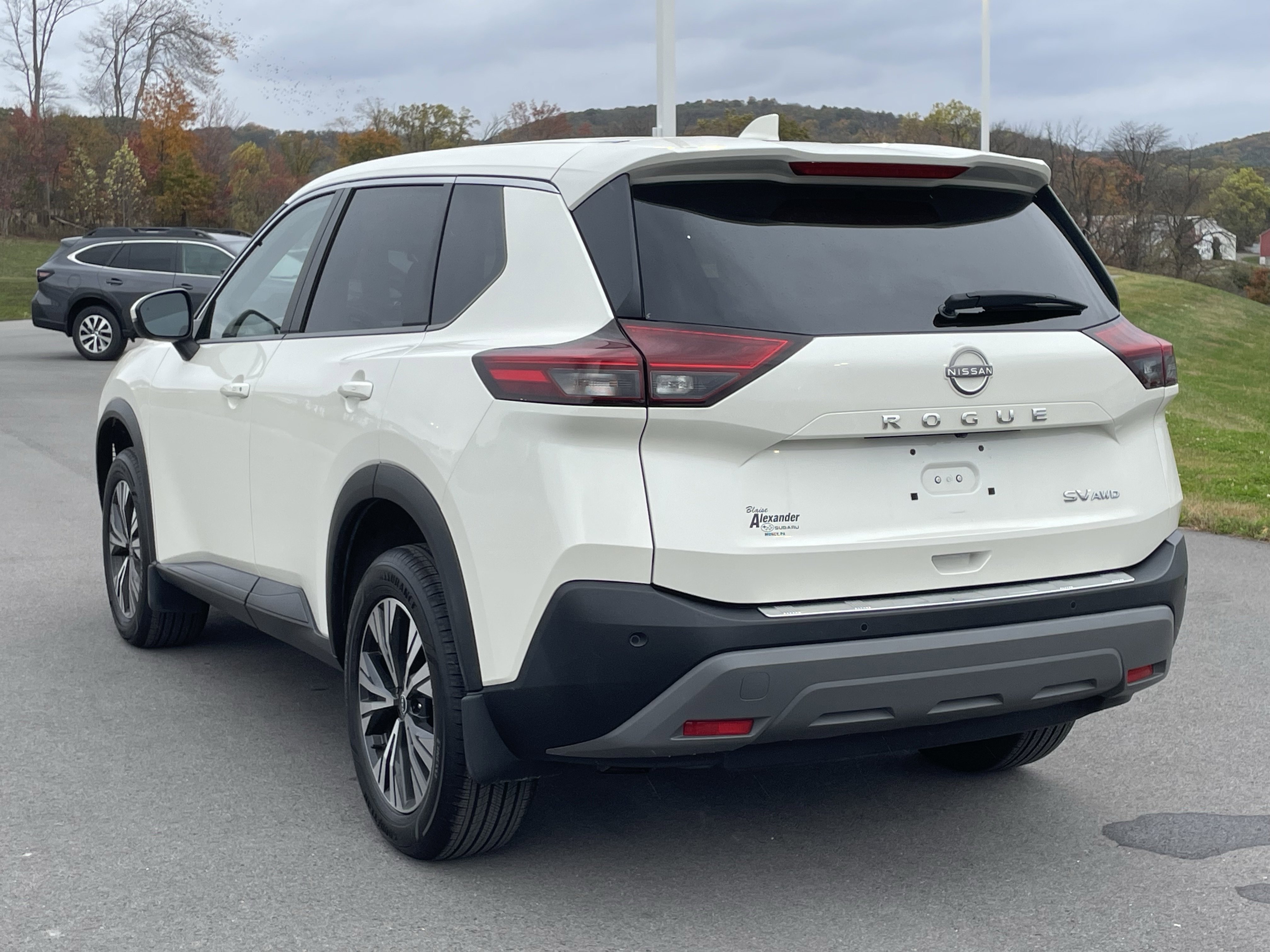 Used 2023 Nissan Rogue SV image 6