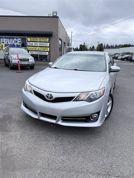 Used 2014 Toyota Camry SE FWD image 35