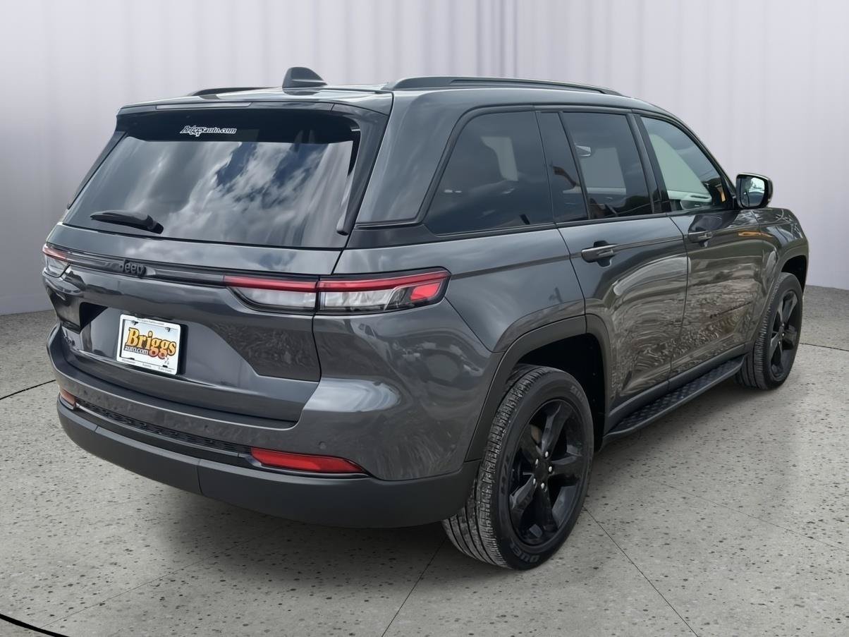 Used 2024 Jeep Grand Cherokee Altitude AWD/4WD image 6