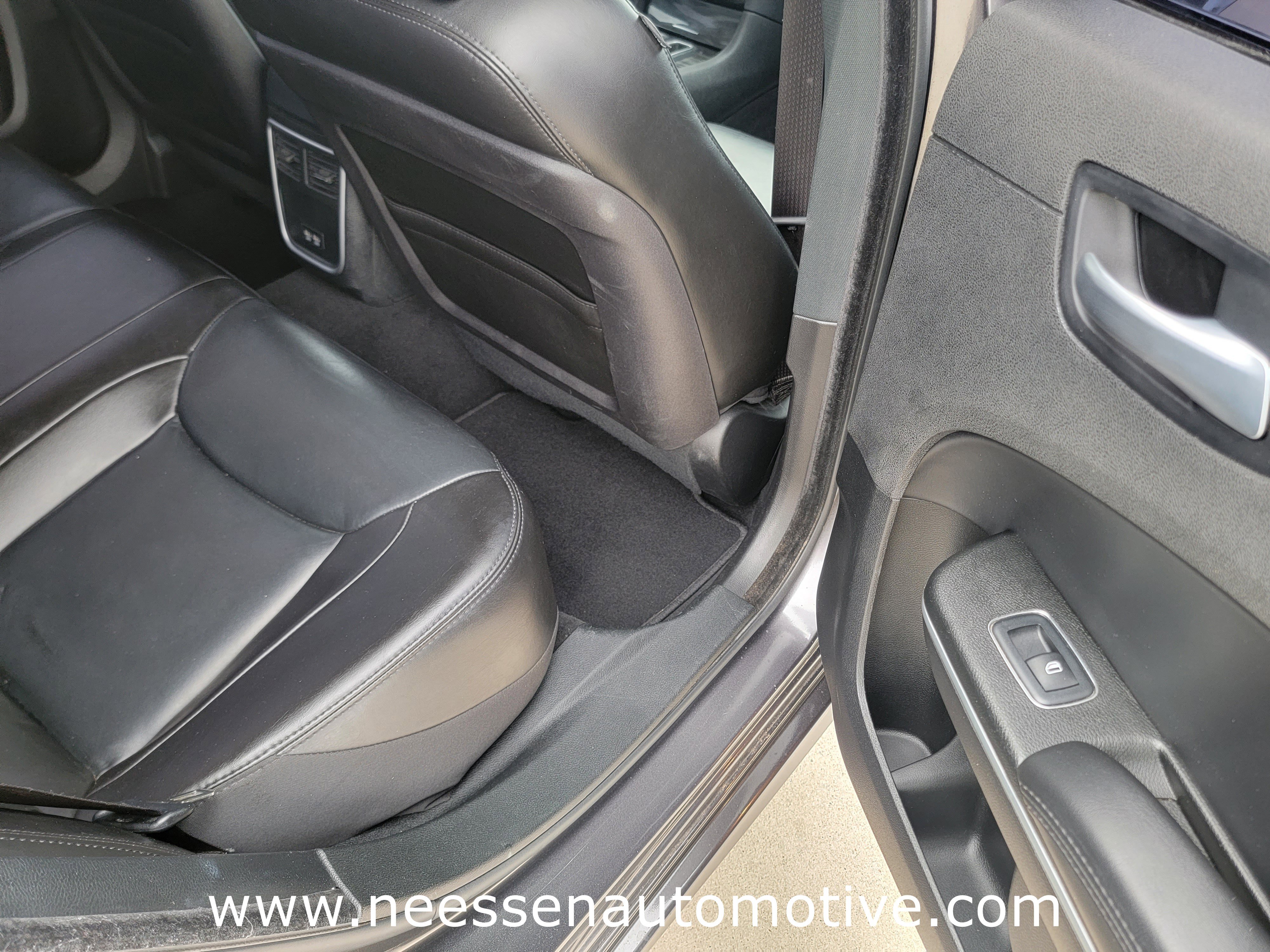 Used 2022 Chrysler 300 Touring L image 11