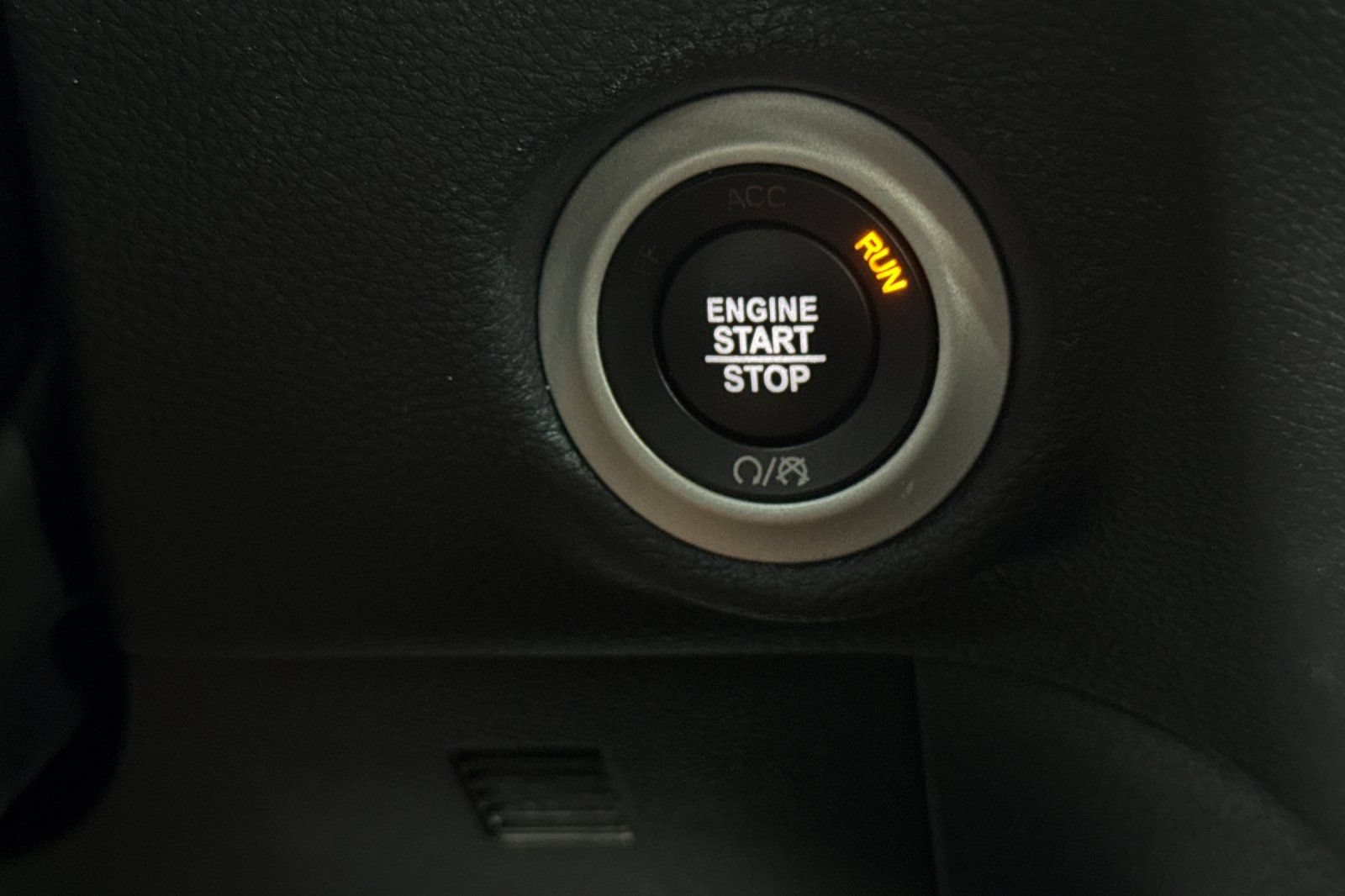 Used 2025 Chrysler Pacifica Limited FWD image 33