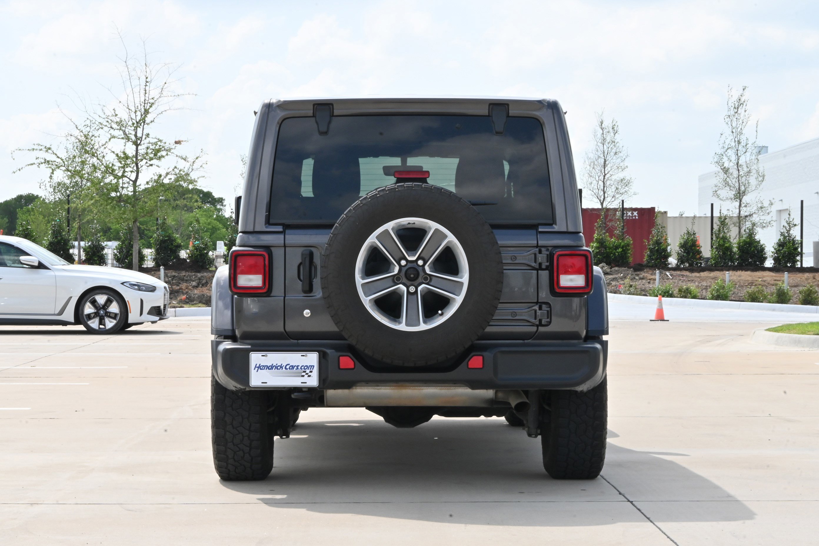 Used 2018 Jeep Wrangler Unlimited Sahara AWD/4WD image 8