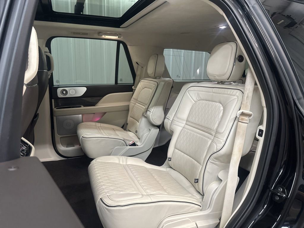 Used 2020 Lincoln Navigator Black Label w/ Cargo Convenience Package image 31