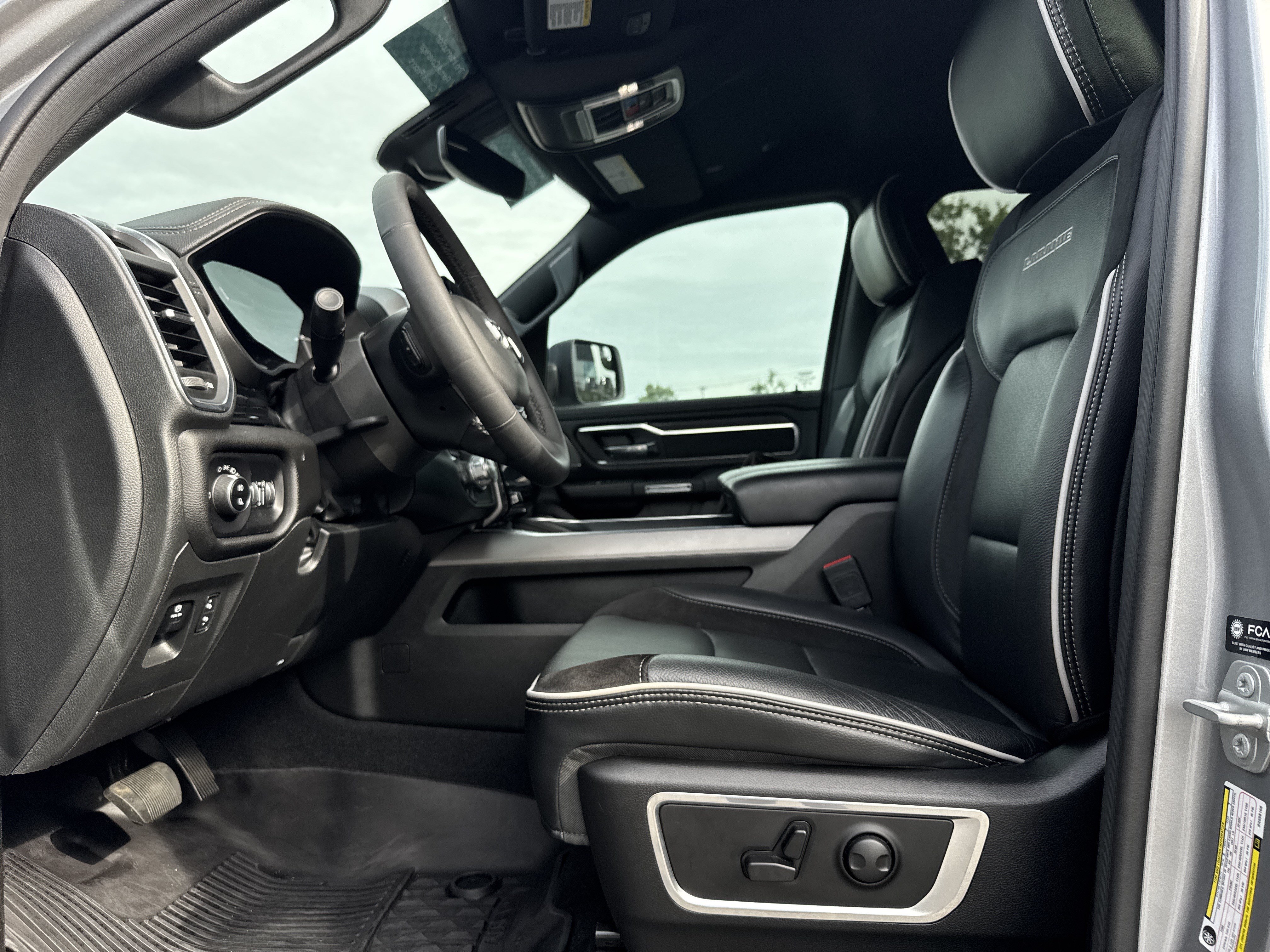 Used 2025 RAM 1500 Laramie w/ Night Edition AWD/4WD image 17