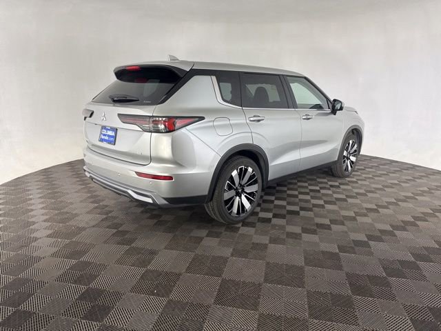 Used 2025 Mitsubishi Outlander SE AWD/4WD image 6