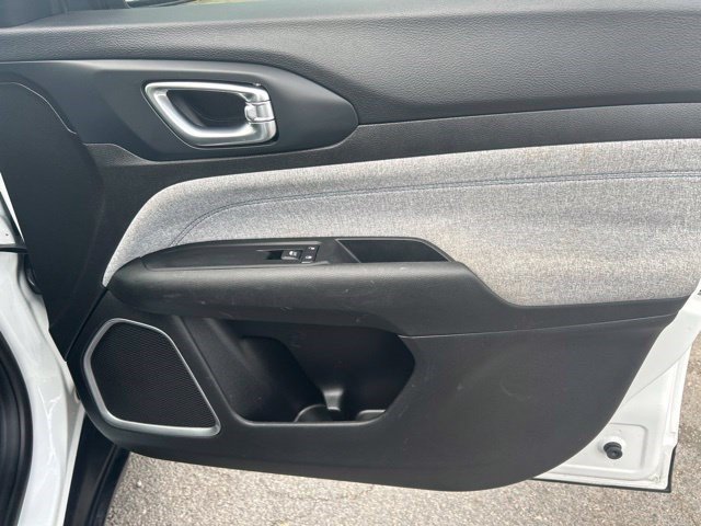 Used 2022 Jeep Compass Latitude FWD image 37