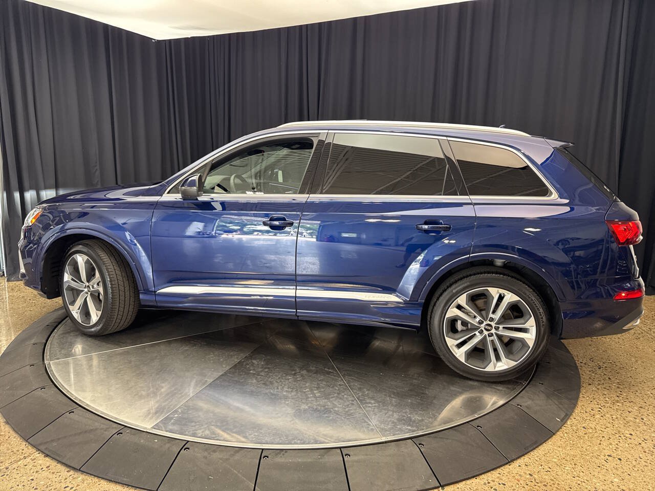 Used 2023 Audi Q7 3.0T Premium Plus w/ Premium Plus Package AWD/4WD image 4