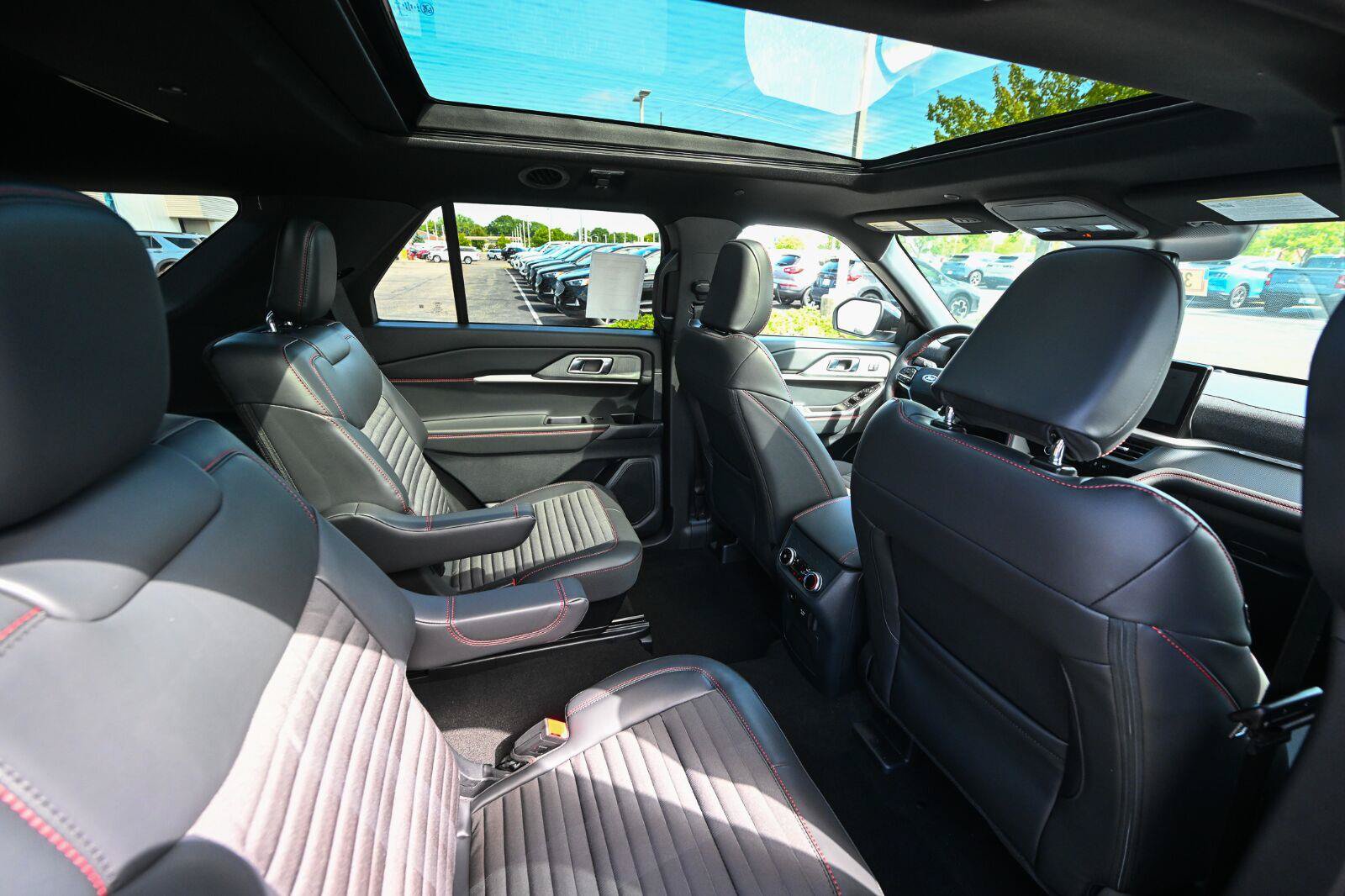New 2026 Ford Explorer ST-Line w/ ST-Line Street Pack AWD/4WD image 24