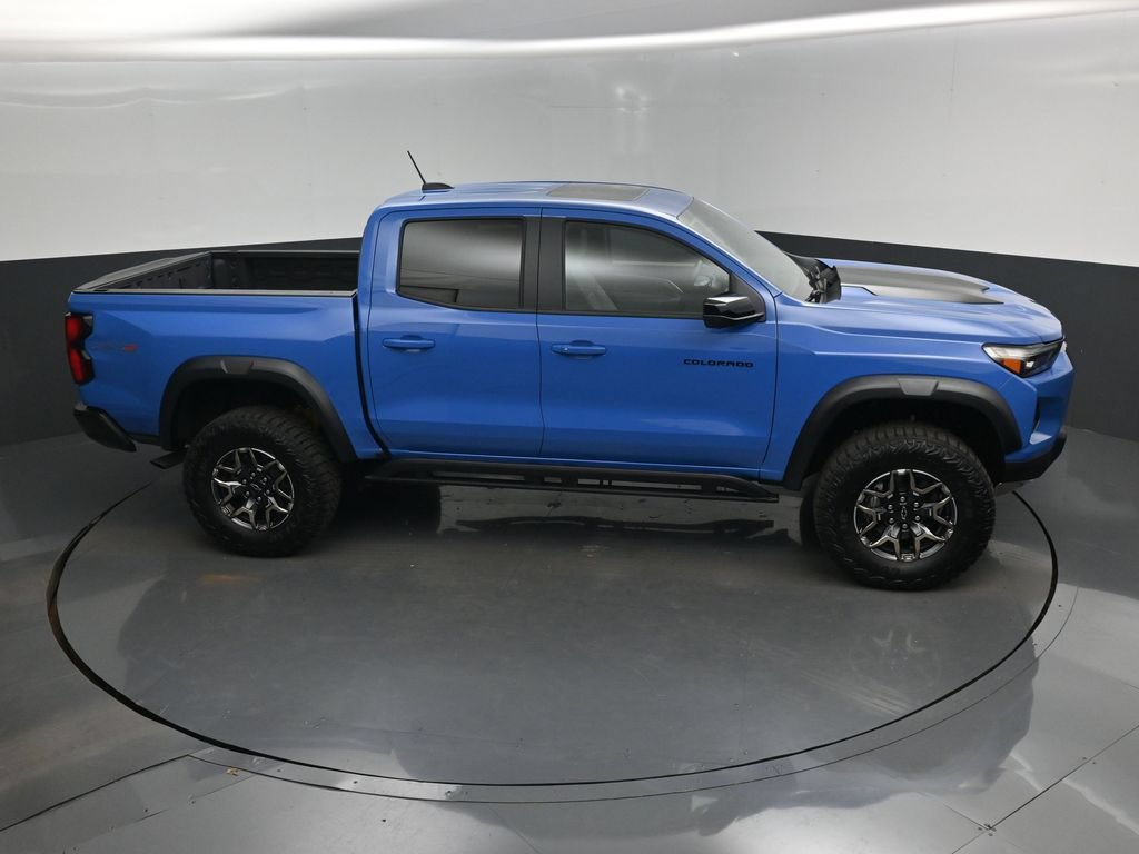 Used 2026 Chevrolet Colorado ZR2 w/ Technology Package AWD/4WD image 13