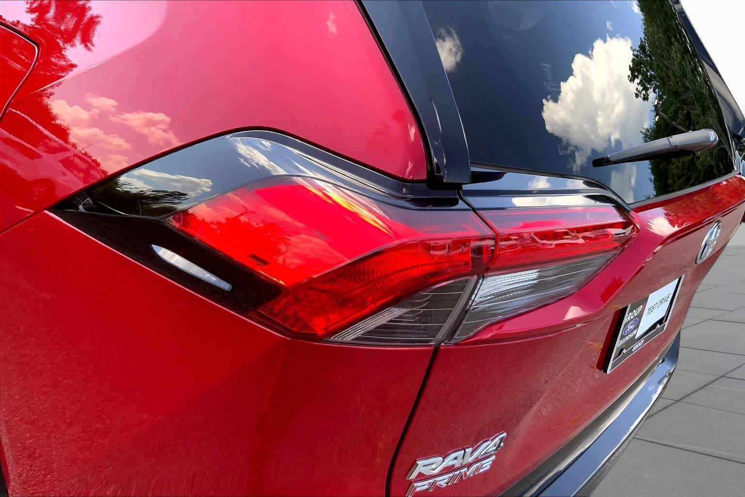 Used 2022 Toyota RAV4 SE w/ Weather & Moonroof Package AWD/4WD image 28