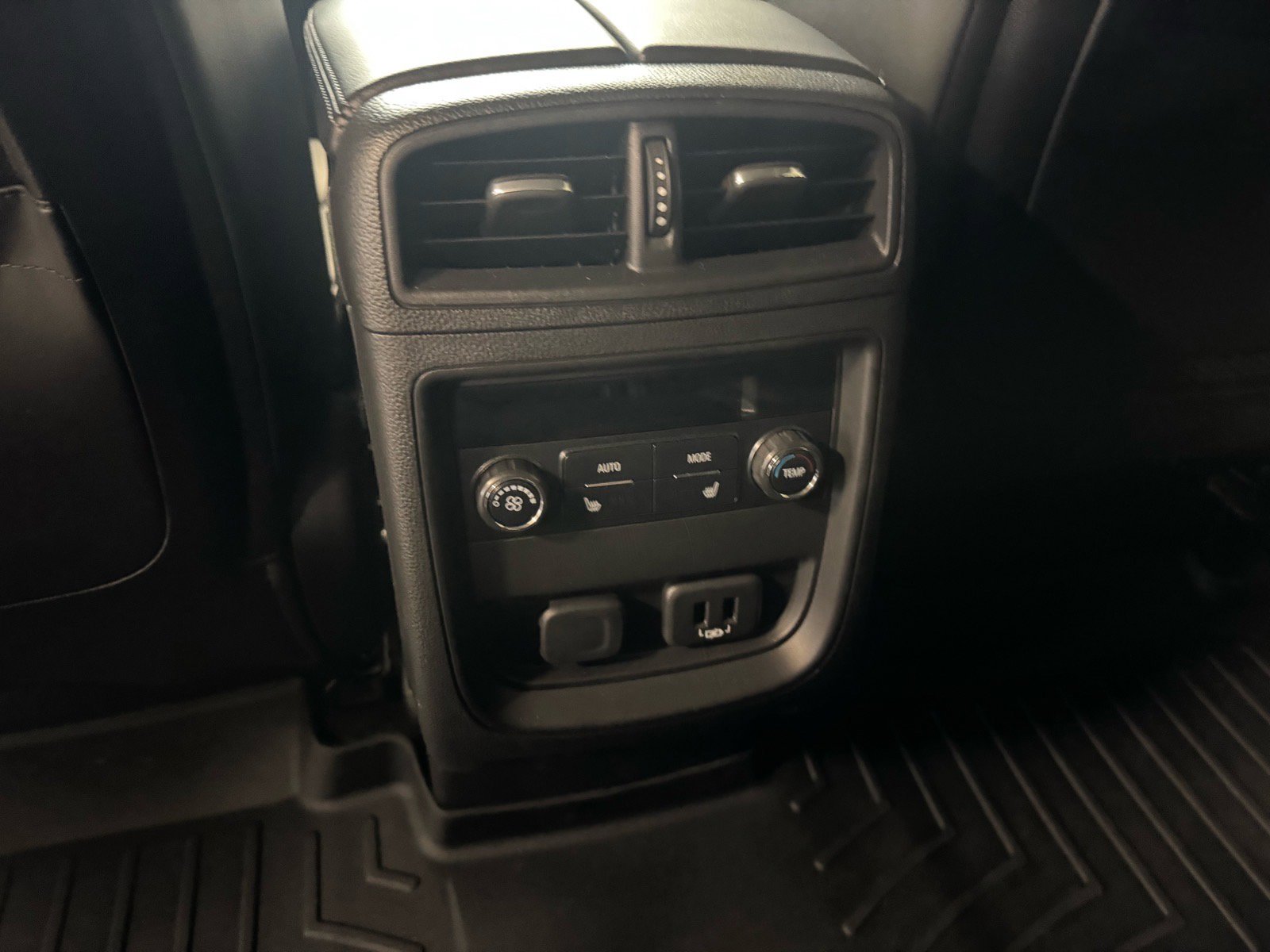 Used 2019 Buick Envision Premium w/ Driver Confidence Package image 12