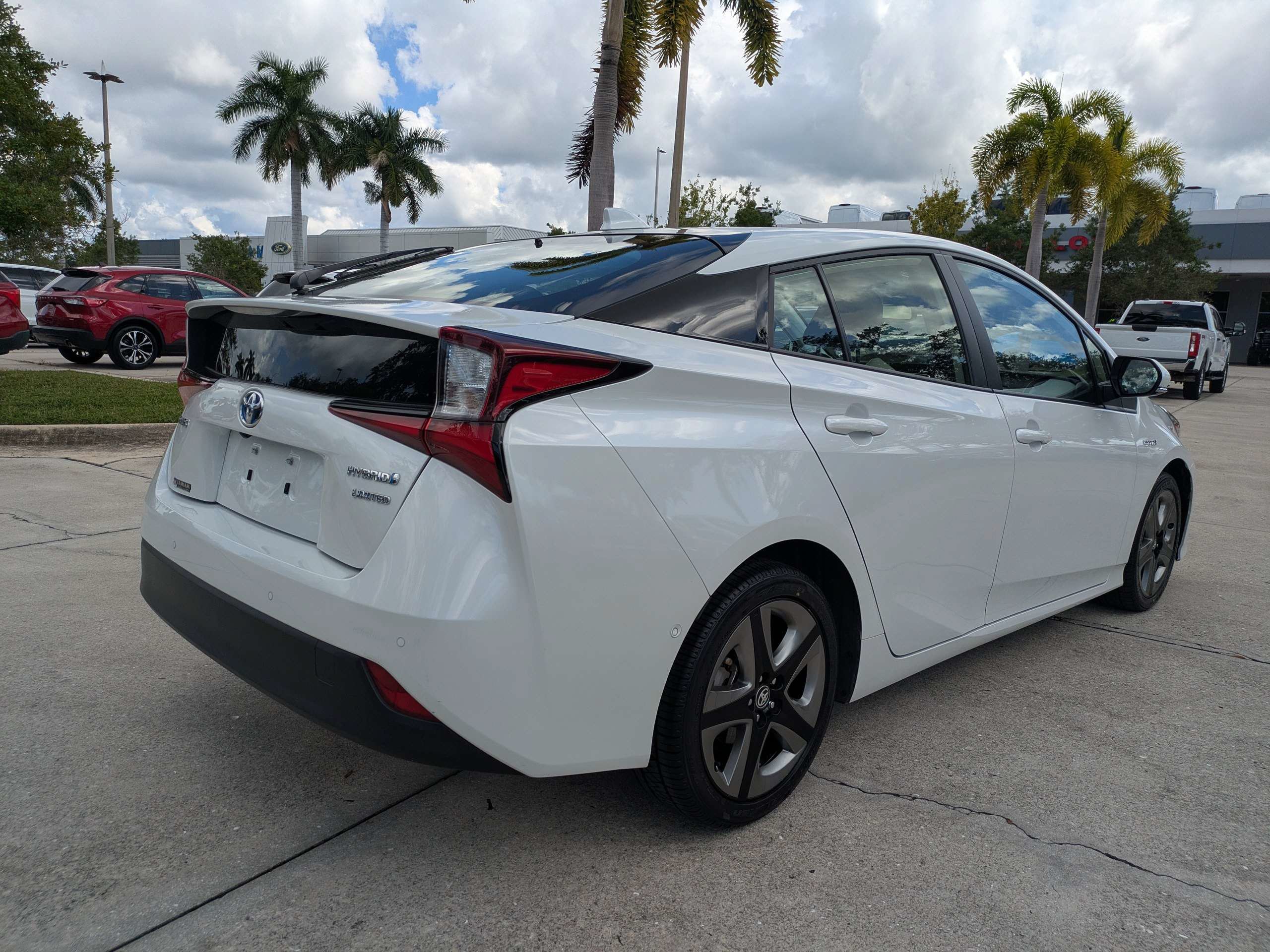 Used 2022 Toyota Prius Limited FWD image 4