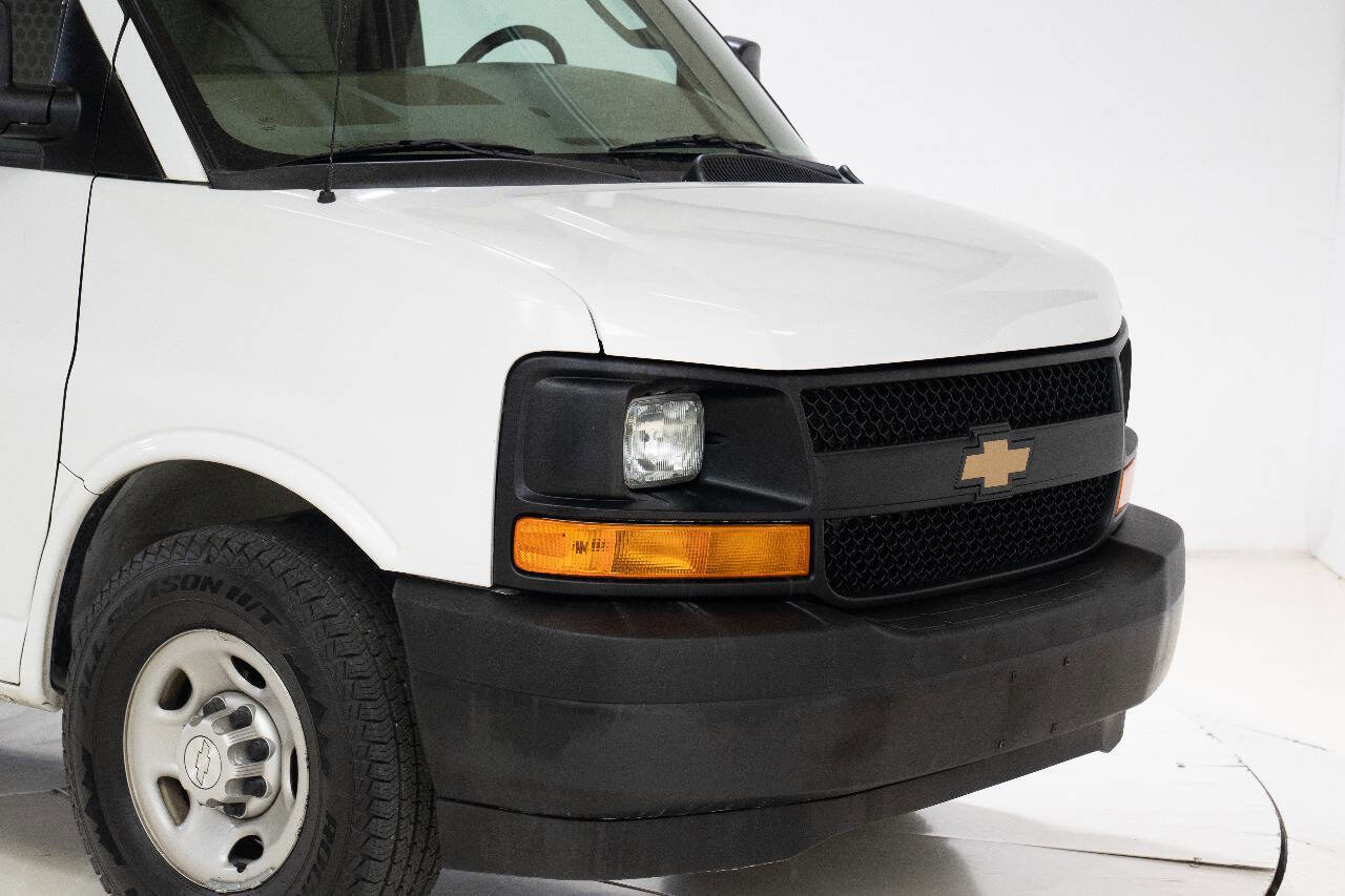 Used 2017 Chevrolet Express 2500 image 10