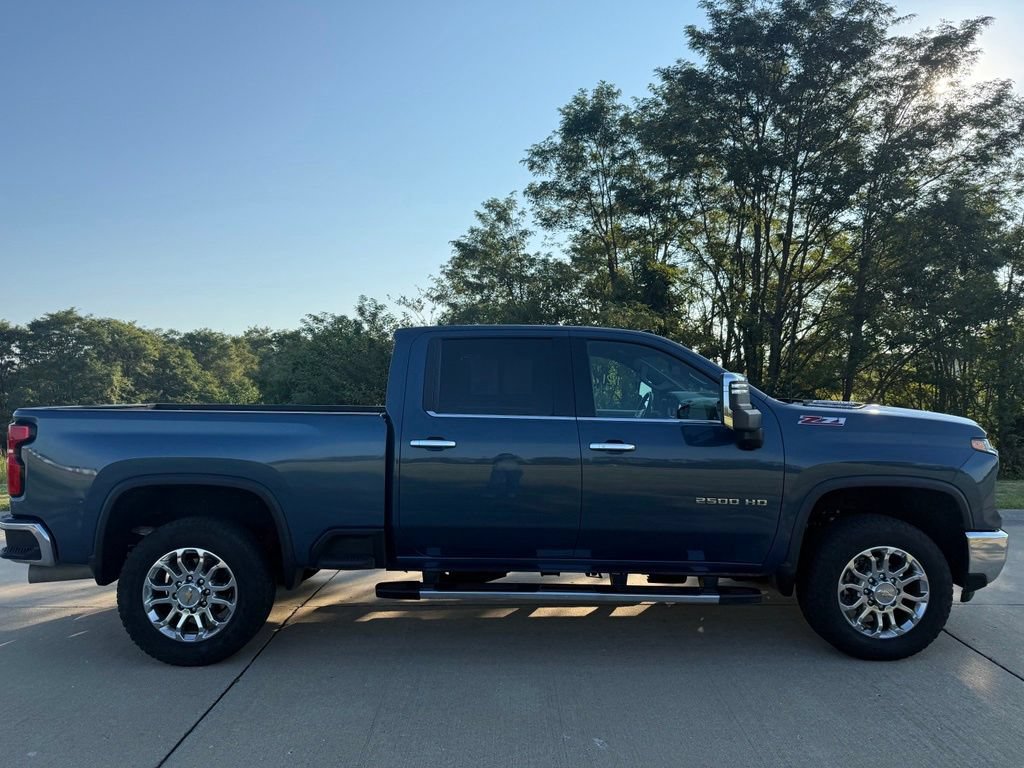 Used 2025 Chevrolet Silverado 2500 LTZ w/ LTZ Convenience Package AWD/4WD image 2